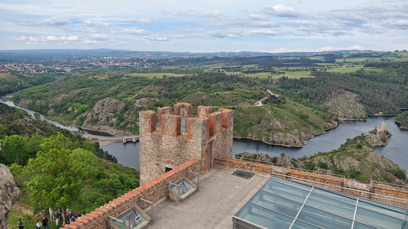 La Loire et son barrage en contrebas