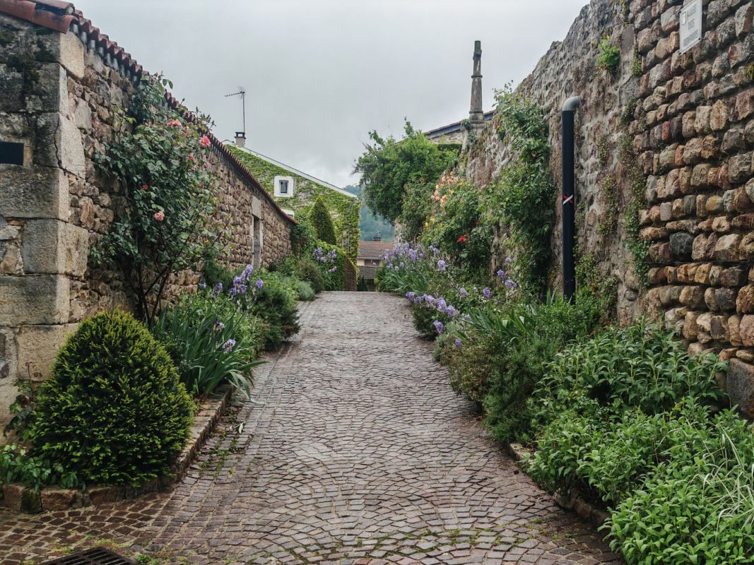Ruelle fleurie