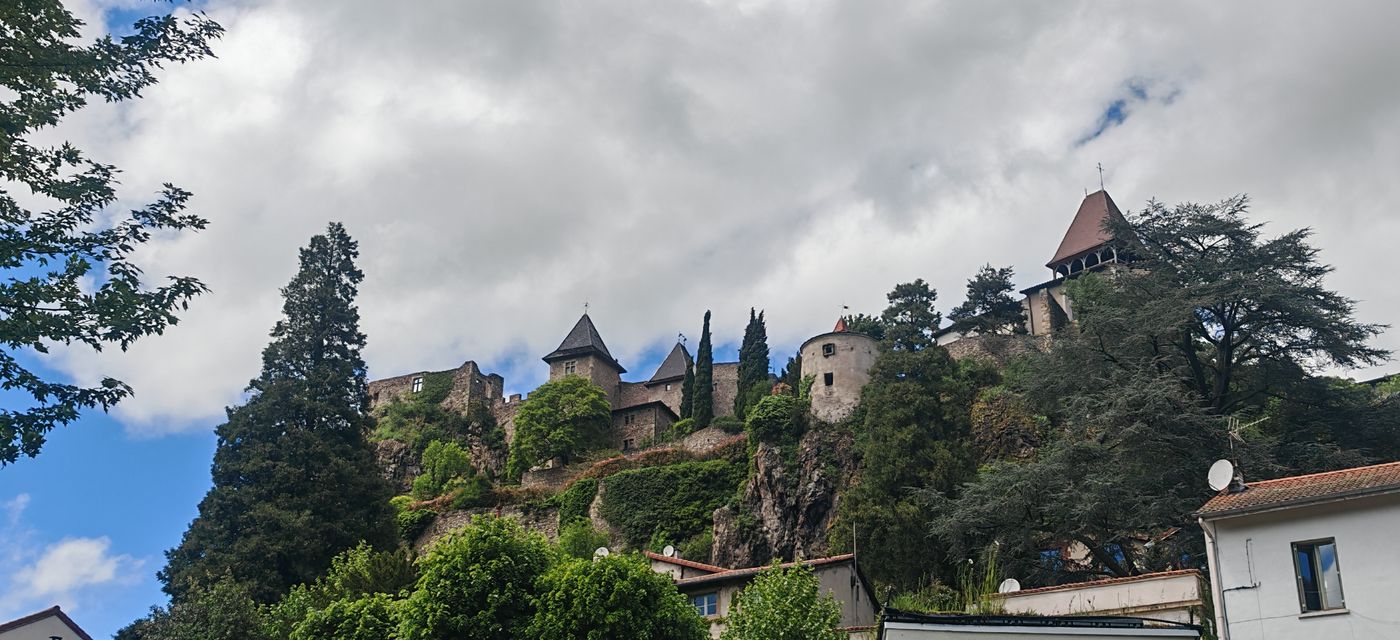 Vu d'ensemble du Château de Cornillon