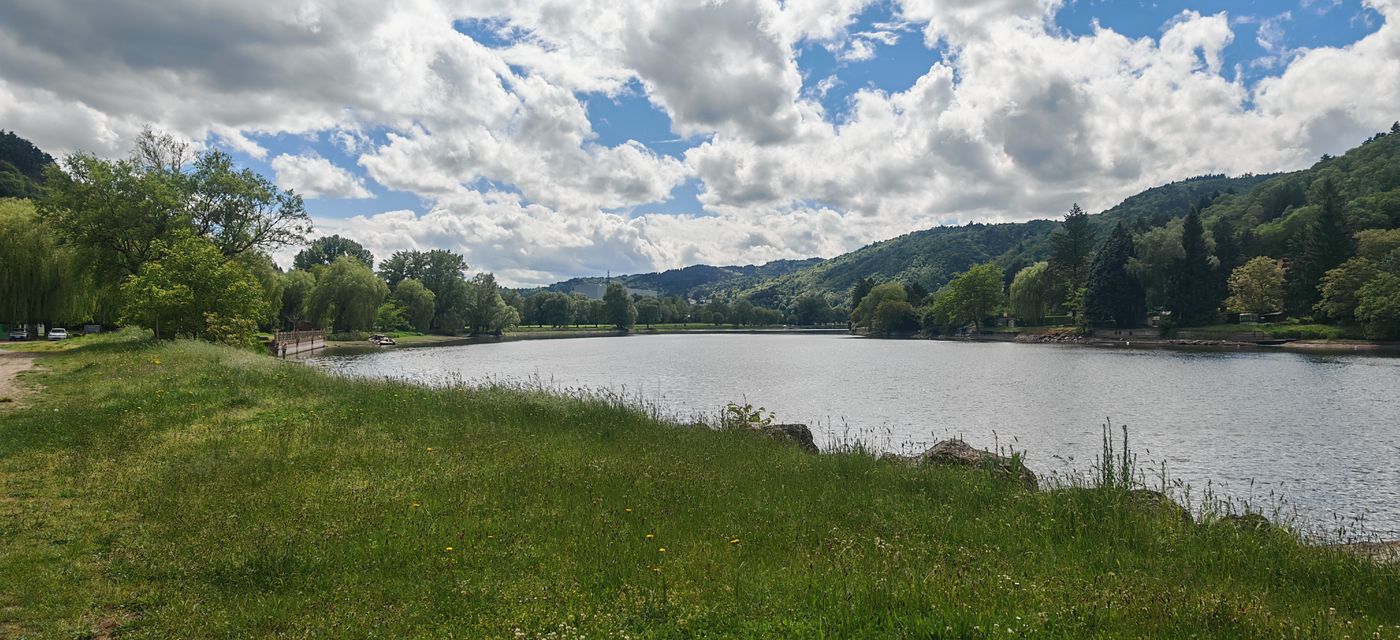 Ha une longue promenade le long de la Loire