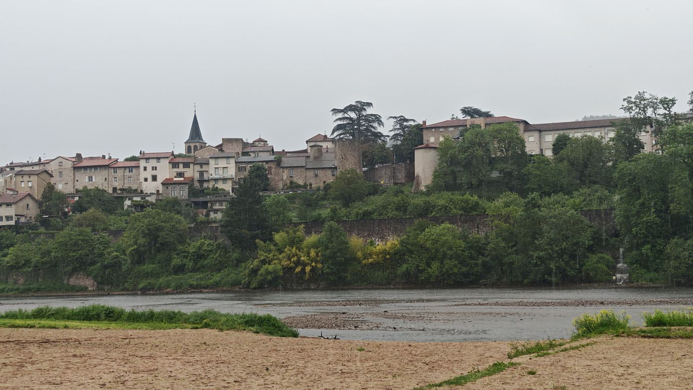 Aurec-sur-Loire sous les trainées de gouttes d'eau