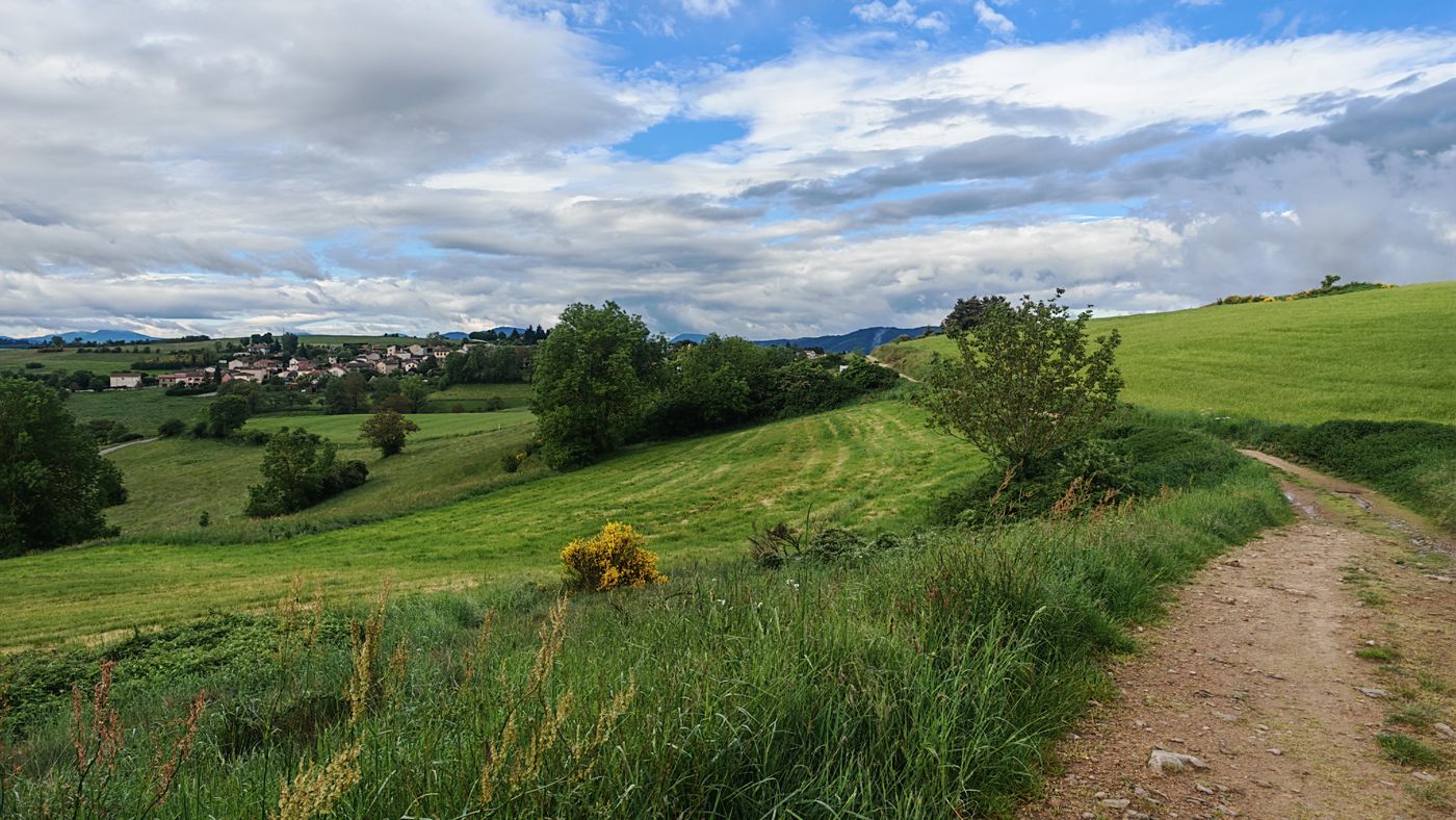 Le village n'était pas loin