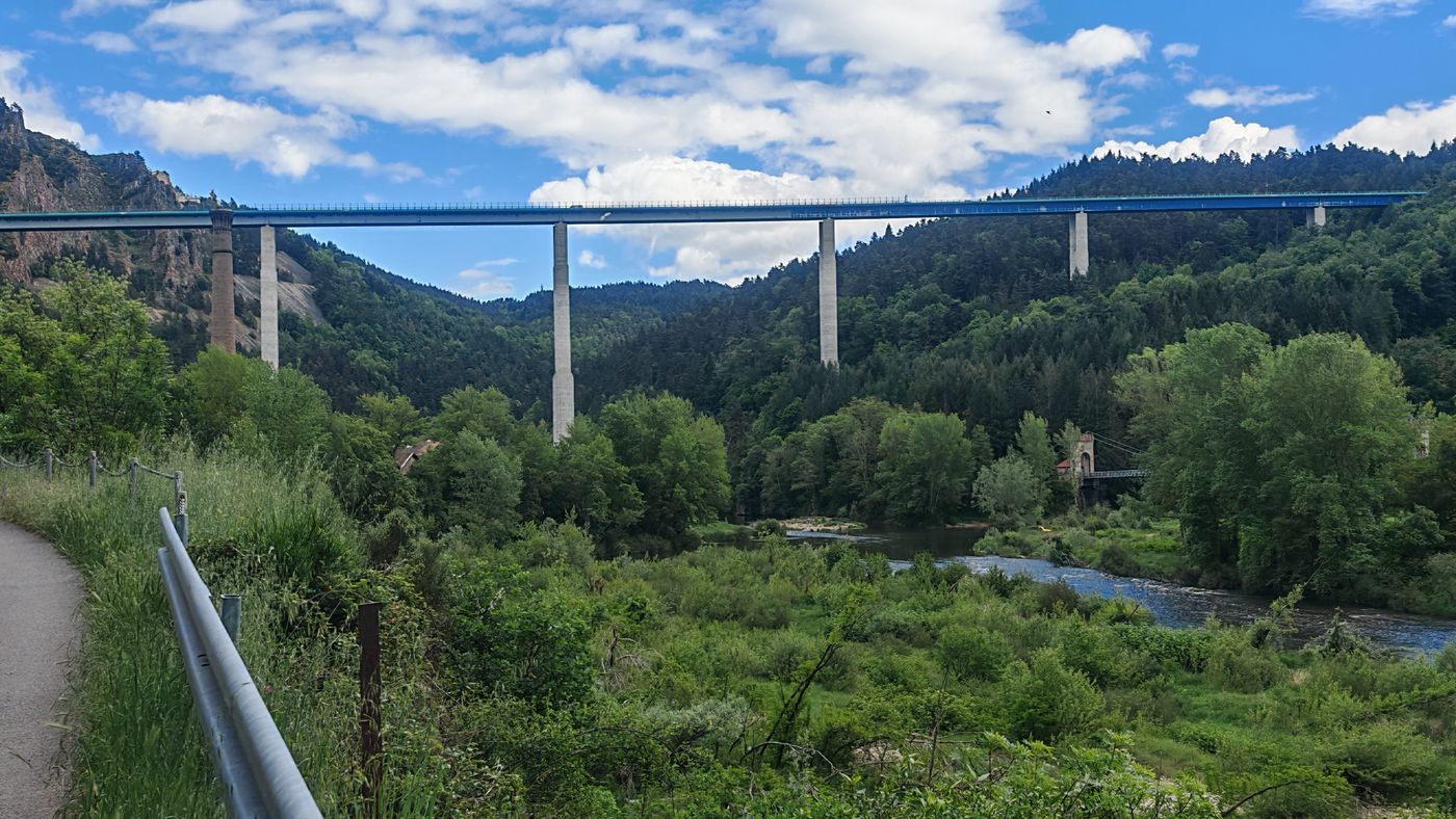 Sacré viaduc sur le Lignon du Velay