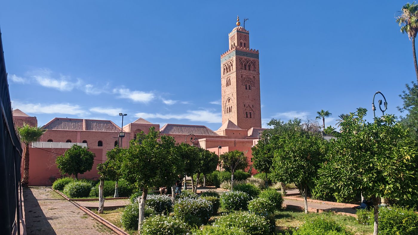 Je fais le tour de la mosquée de la Koutoubia