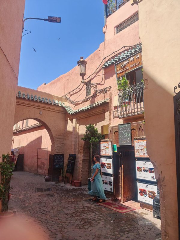 encore, et une façade de restaurant