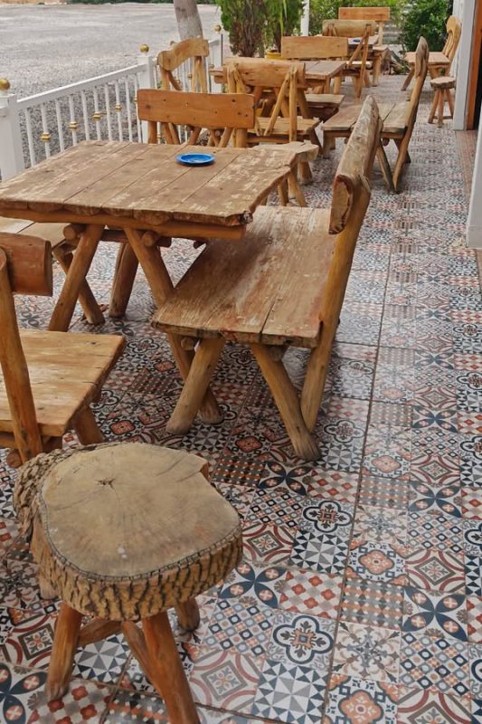 Table de l'aire de la nationale !