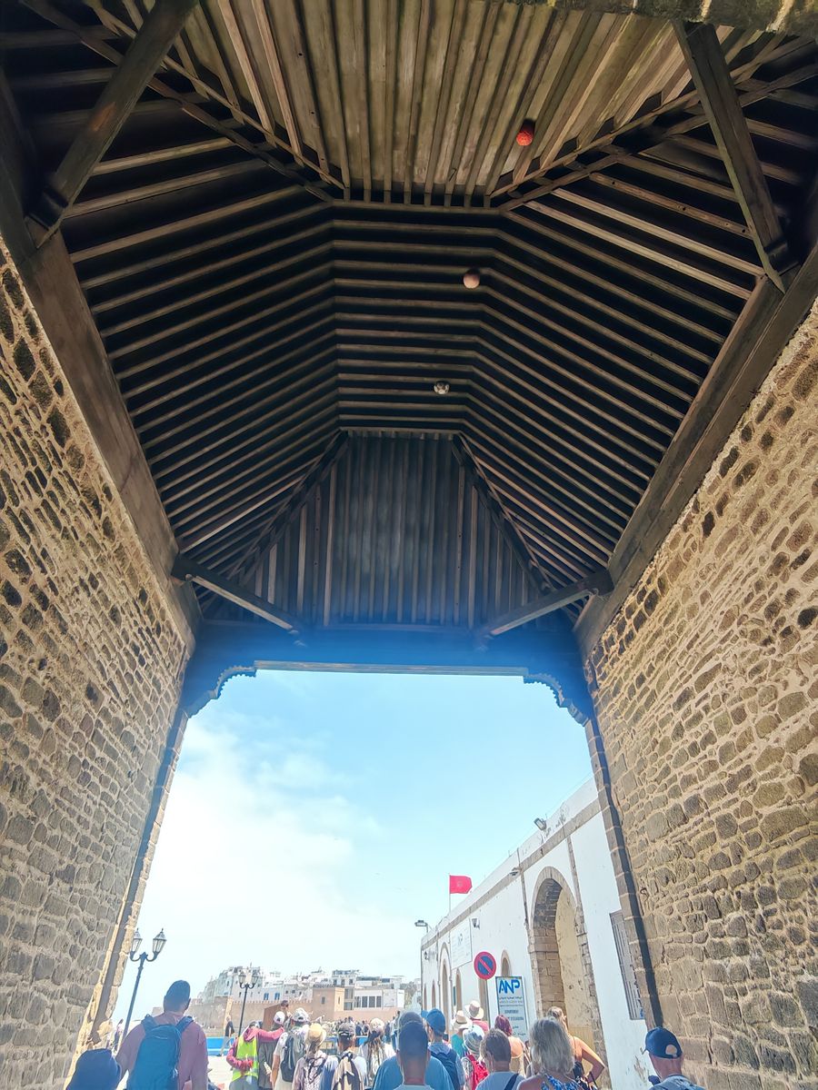 La toiture de la porte