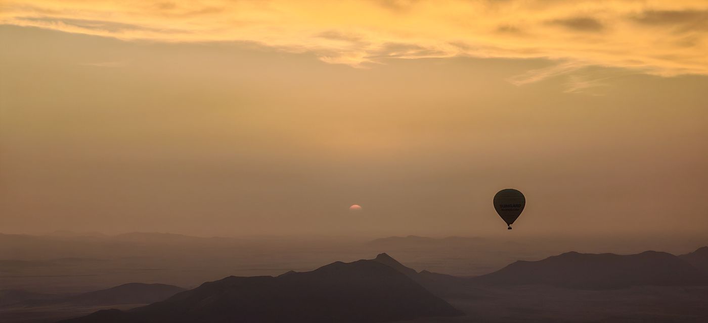 Le soleil sort de la brume