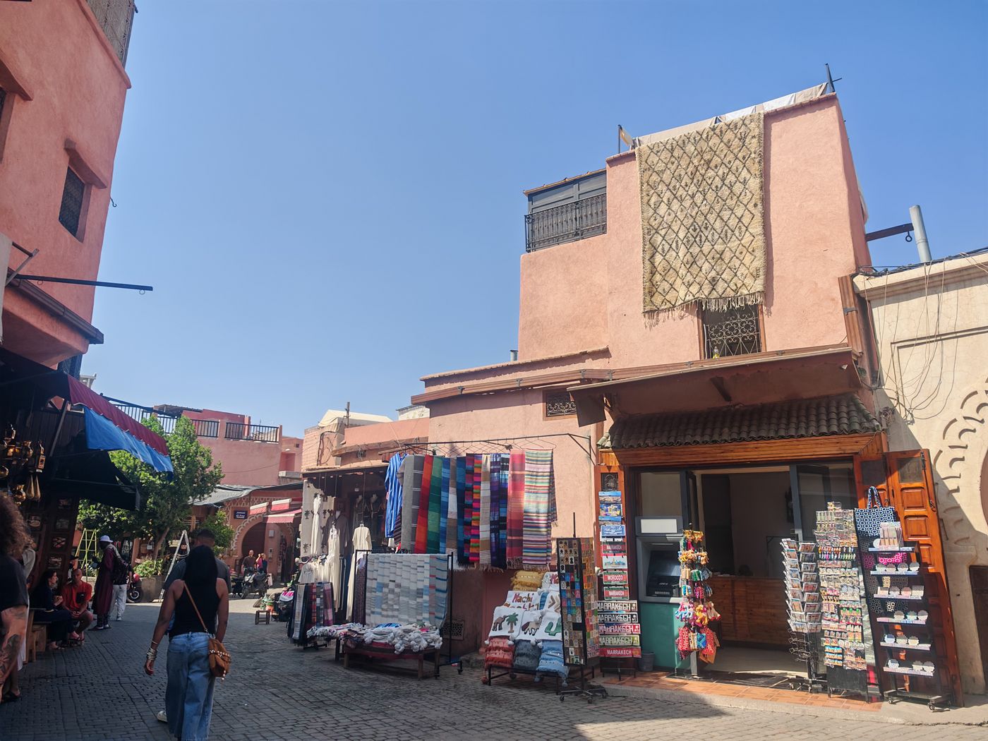 Des boutiques encore