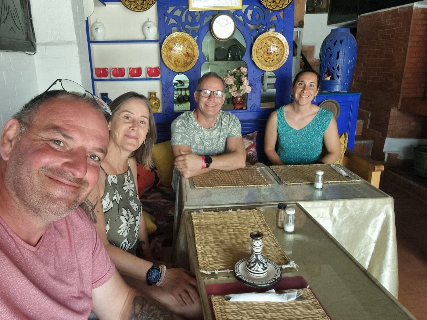 C'est l'heure du restaurant, tout petit (14 ou 16 couvert ?)