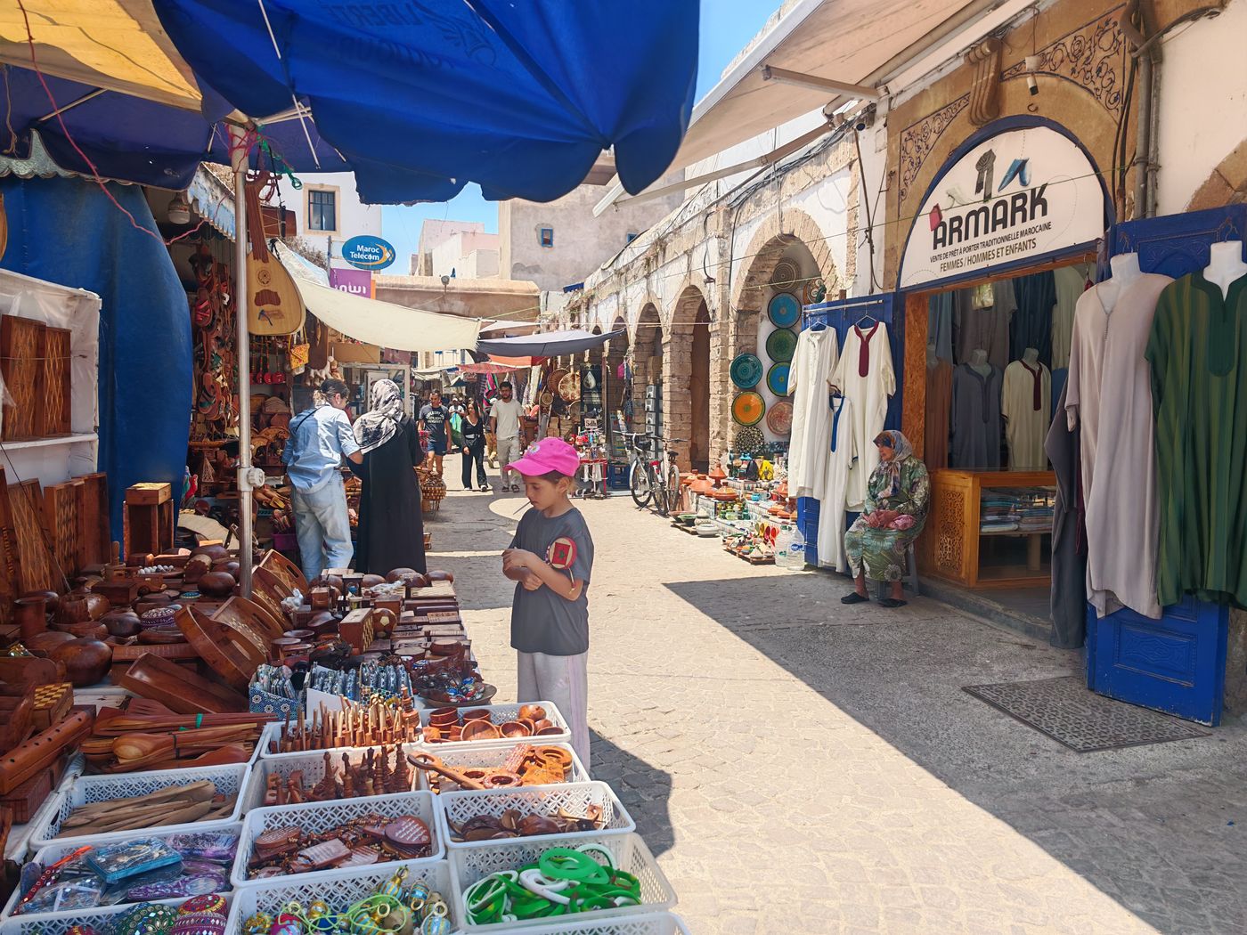 Marchands toujours, dans une ambiance plus calme qu'à Marrakech