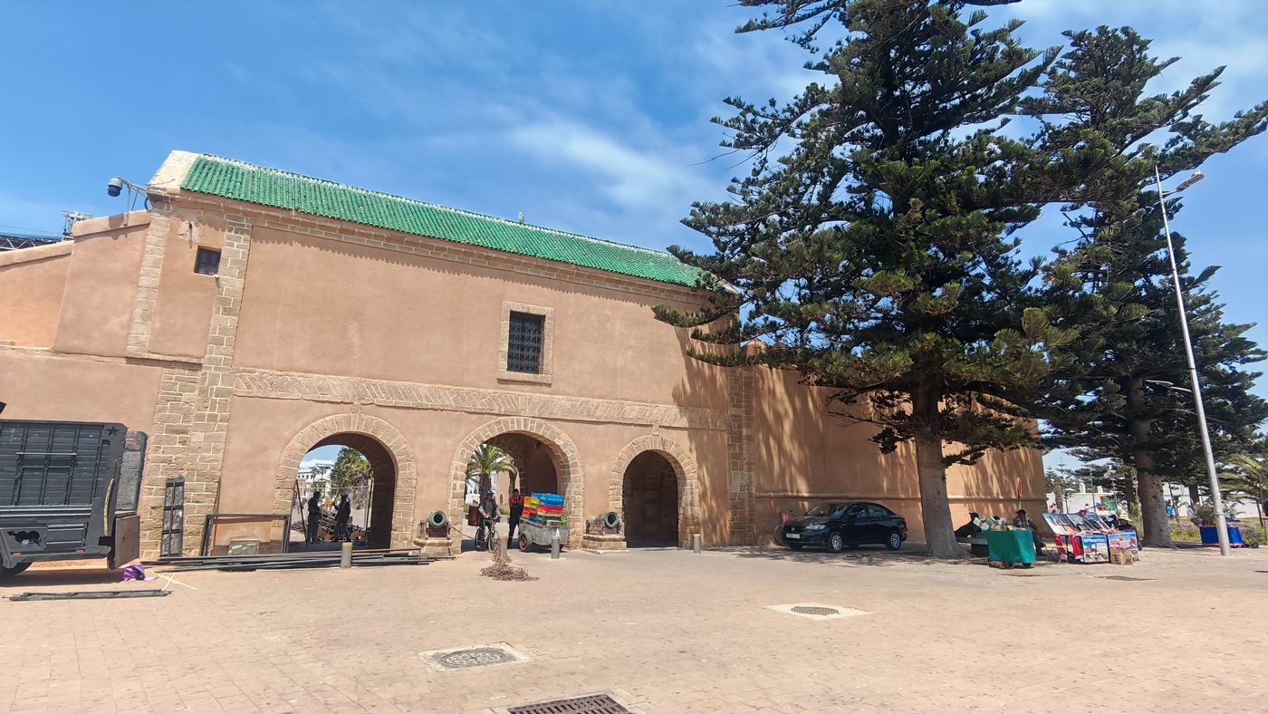Sortie de la ville par une autre porte
