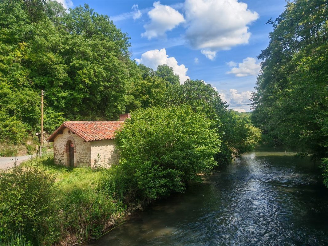 On passe la Boivre (la petite rivière)