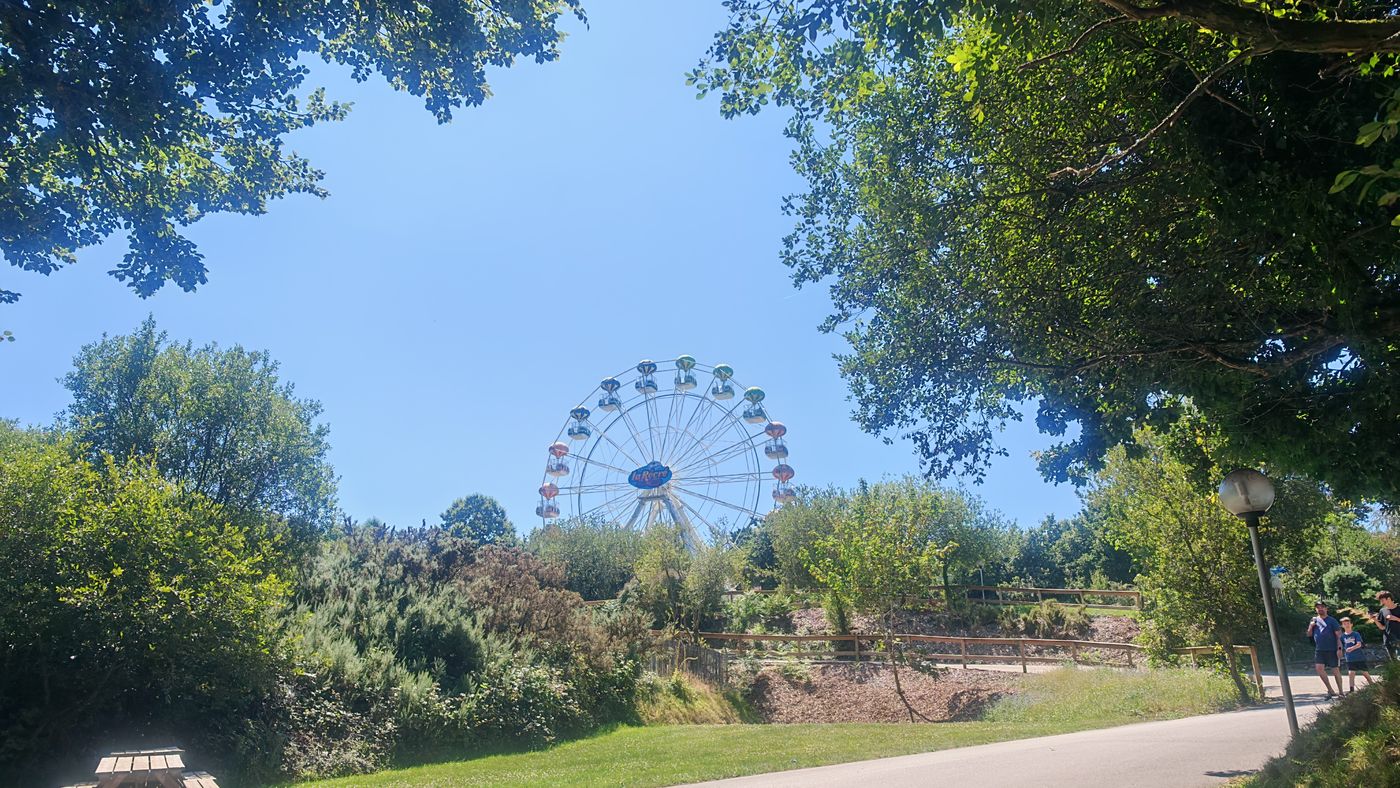 En allant vers le fond du parc