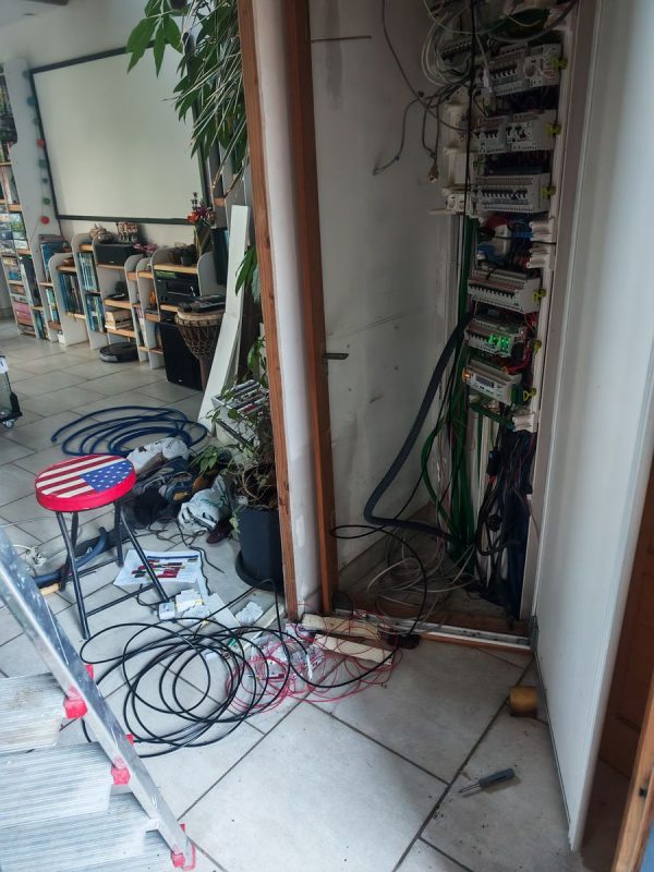On repasse un câble, étape par étape