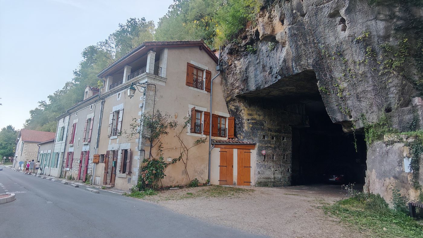 Maison et cave troglodytes