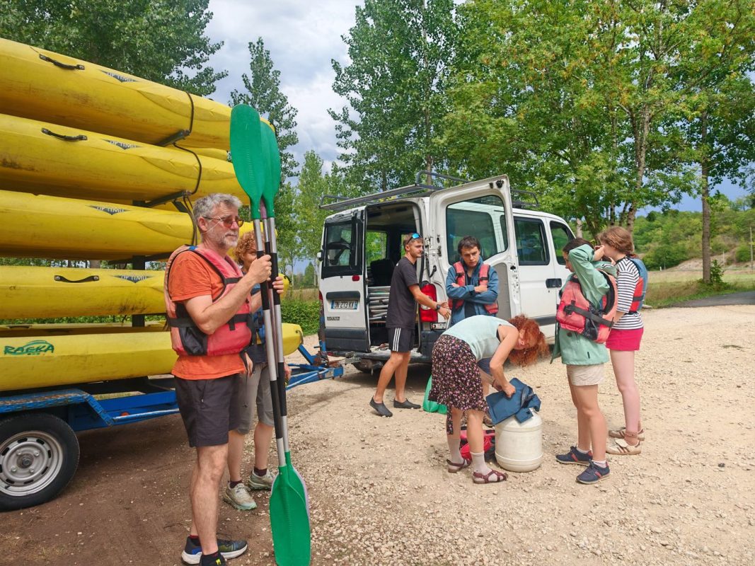 Préparation de l'embarquement sur la Dronne à Verneil