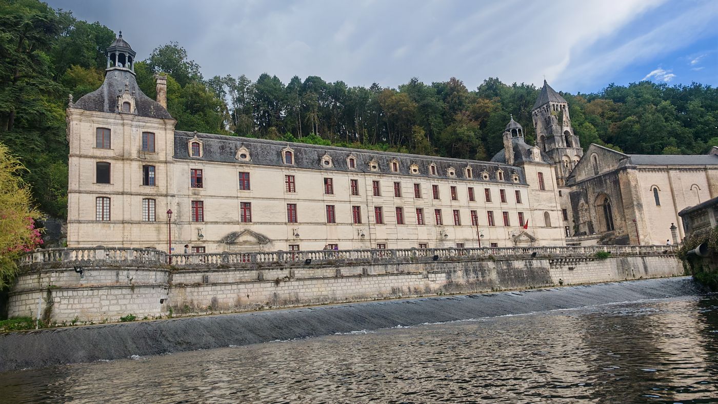 Les bâtiments depuis l'eau
