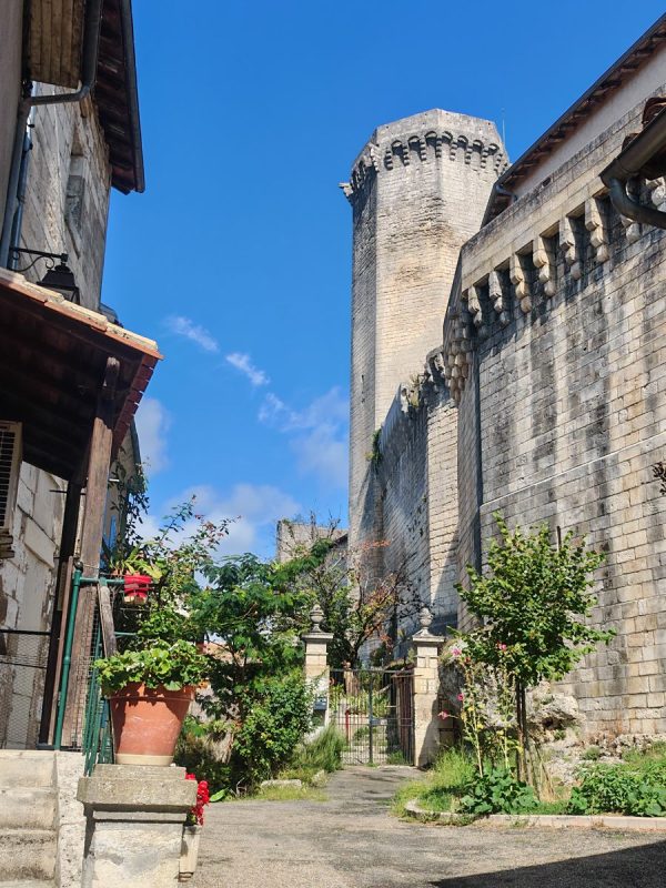 Au pied du Donjon