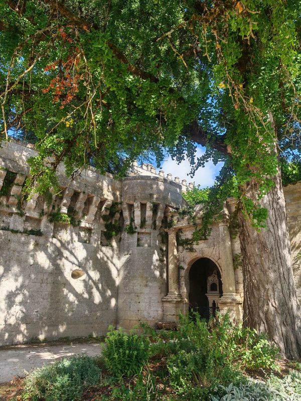 Dans le sas d'entée du château