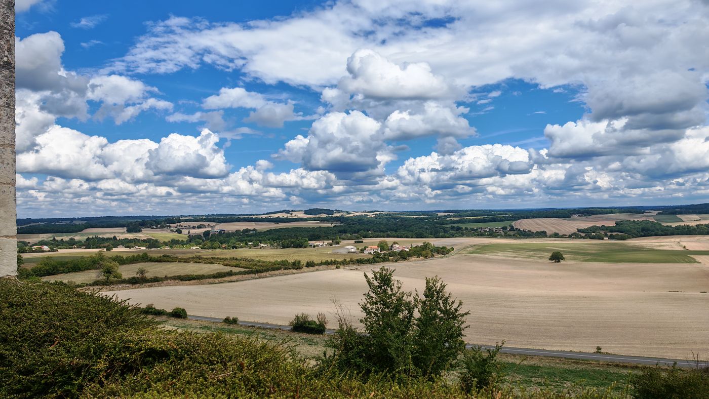 La vue de la colline du château de Lavalette