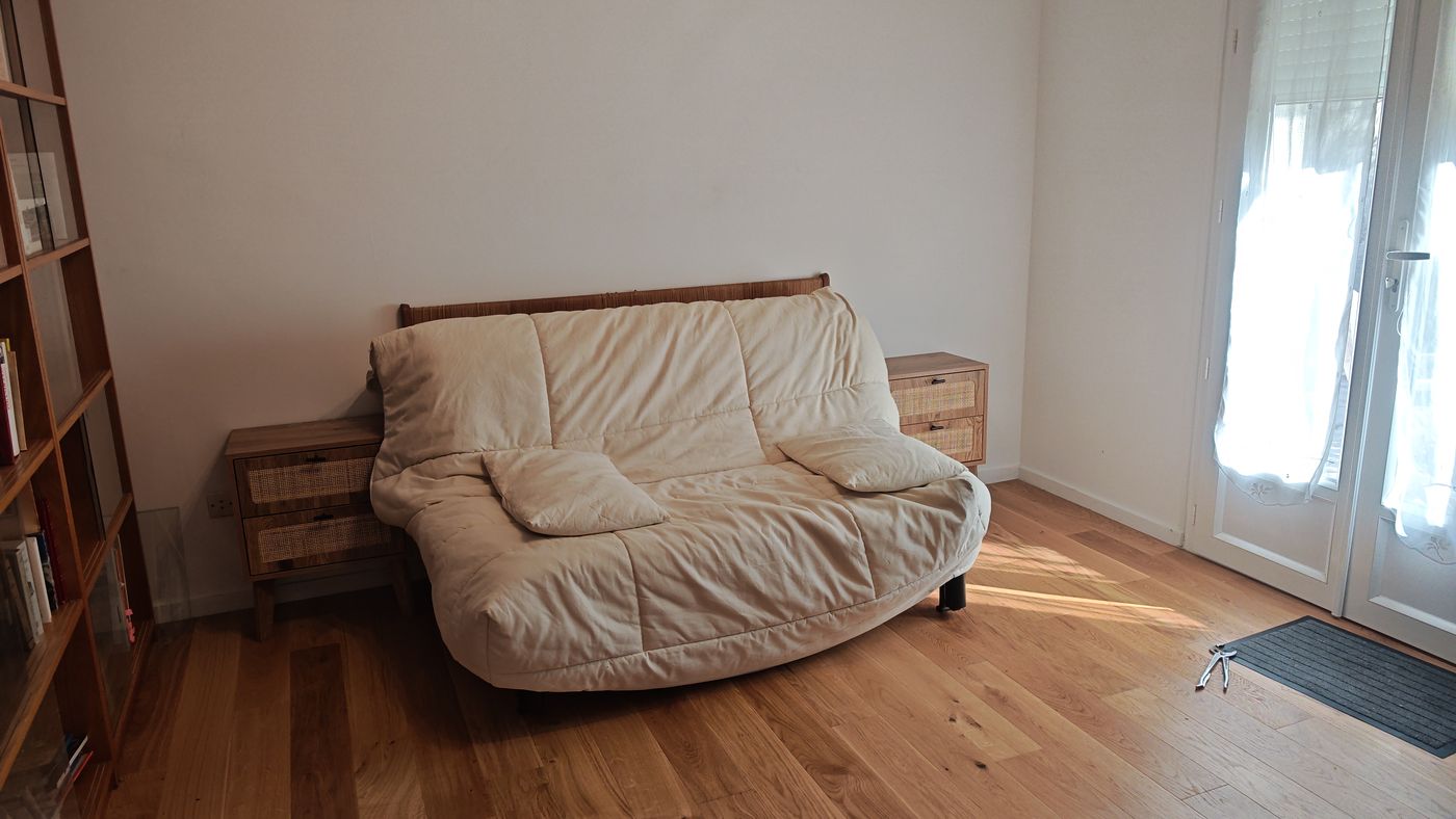Les cadeaux : des tables de nuit pour la chambre