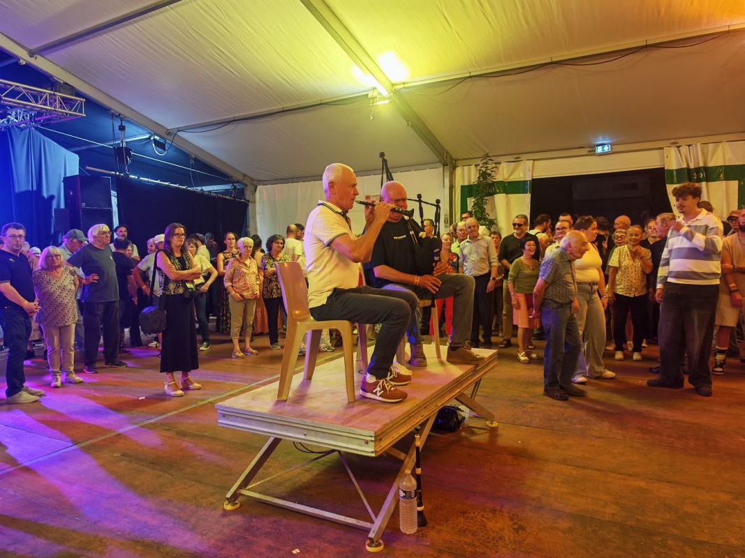 Les frères Mahévas au 70ème festival des sonneur à Gourin