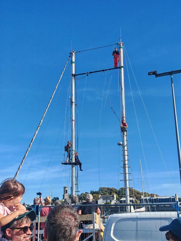 Spectacle impro et acrobatie (un peu mou, je ne suis pas resté) sur le port