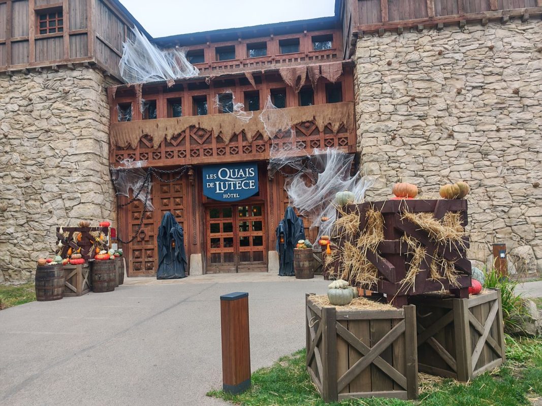 L'entrées de l'Hôtel en mode Halloween