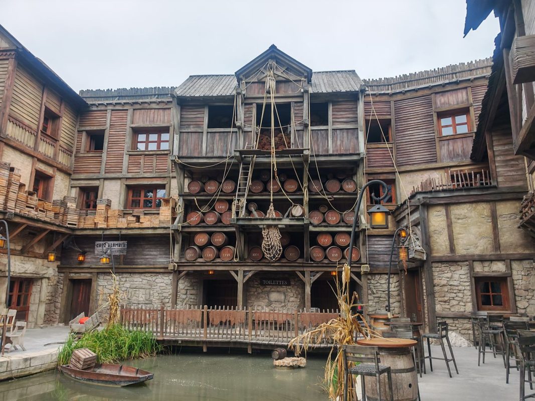 La déco de la cours de l'hôtel
