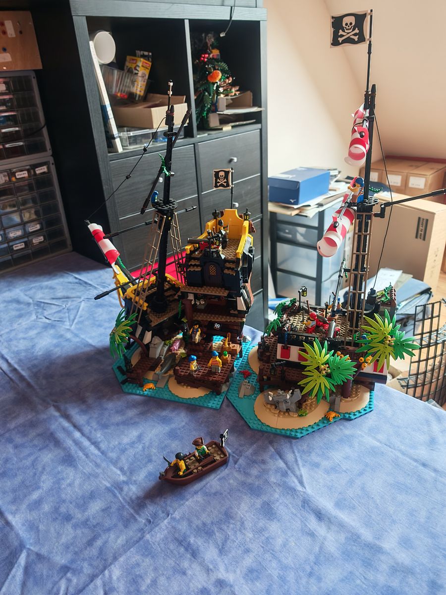 Installation d'un diorama pirate dans le bureau