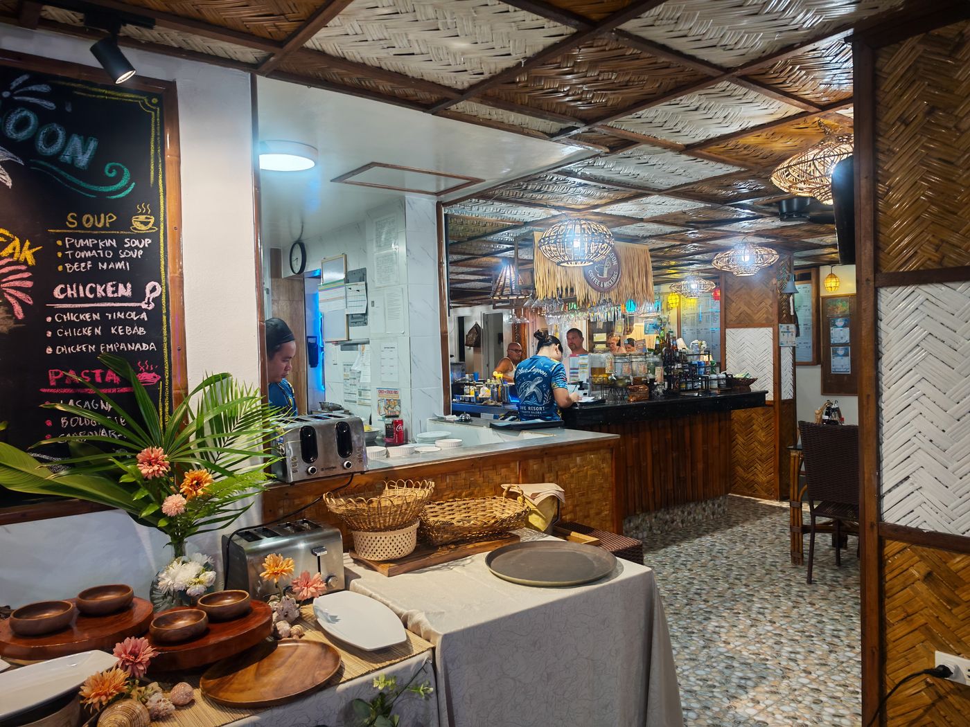La cuisine et le bar