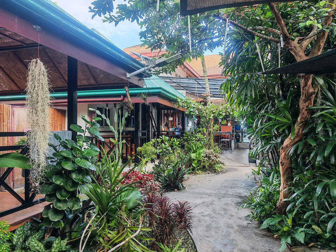 Le sentier entre les bungalow